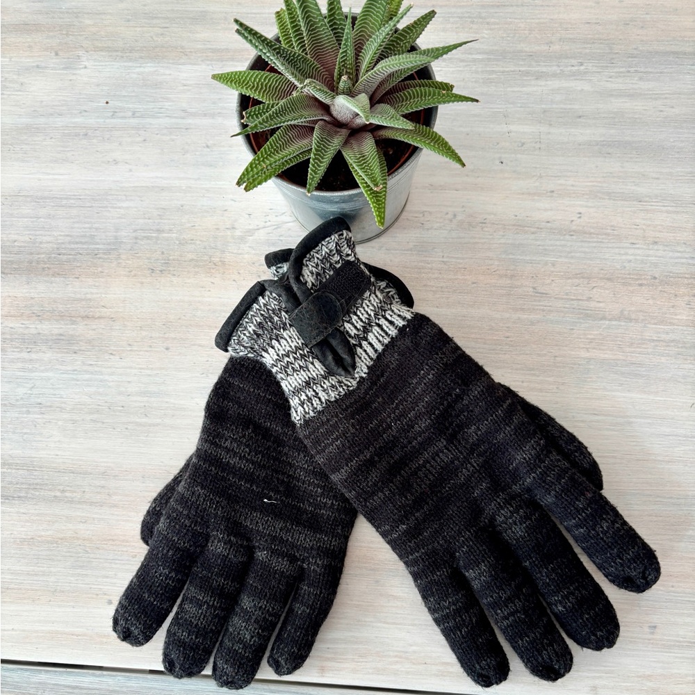 NWT Women’s BB Collection Black Knit Gloves. Size: Large/Xtra Large. NEW ❤️